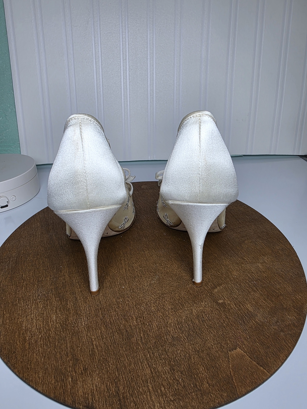 kate spade Lisa Wedding Ivory Satin & Silver Bow Mesh Pointed-Toe Heels Sz 6 - Picture 4 of 9